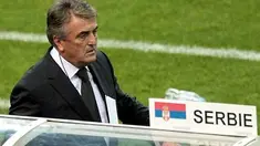 Serbian coach Radomir Antic reacts during the WC 2010 qualifying football match France vs Serbia, on September 10, 2008 at the Stade de France stadium in Saint-Denis, north of Paris. AFP PHOTO/JACQUES DEMARTHON