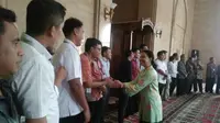 Kementerian BUMN gelar acara halalbihalal di Masjid Arrayan, Kantor Kementerian BUMN, Jakarta Pusat, Senin (3/7/2017). (Ilyas/Liputan6.com)