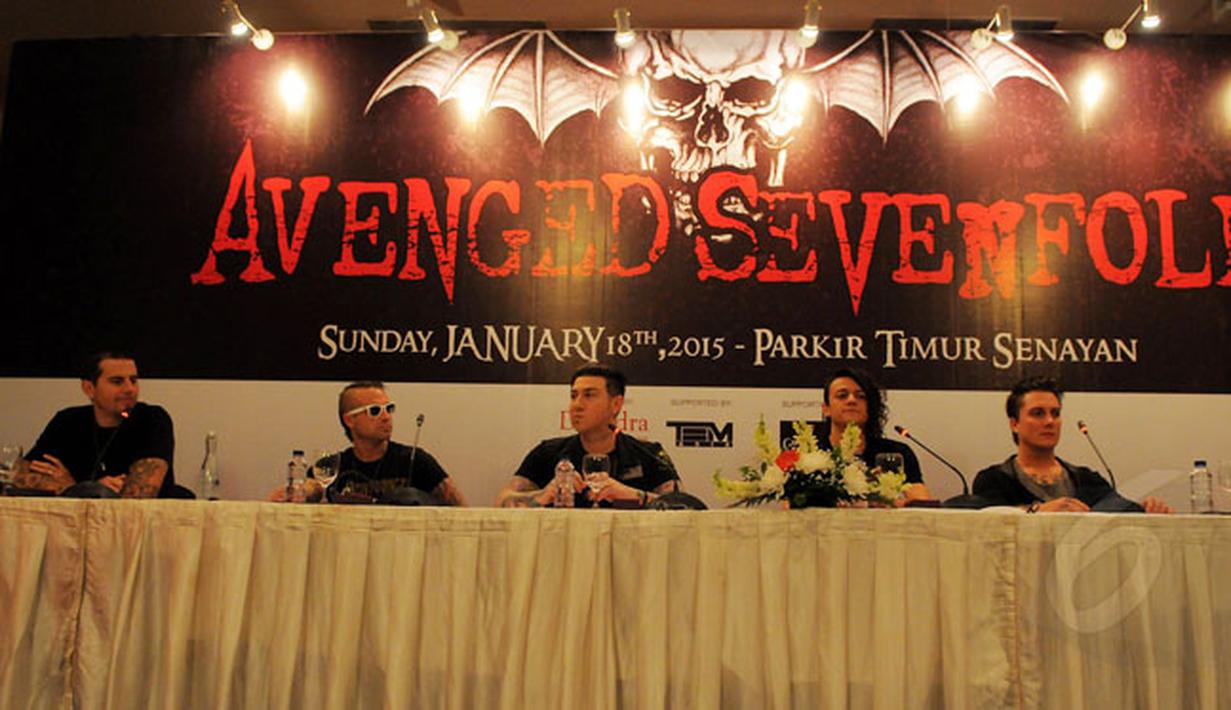 Kelompok musik Avenged Sevenfold (A7X) melakukan sesi jumpa pers jelang konser Asia Tour 2015 di Jakarta, Sabtu (17/1/2015). Avenged Sevenfold dijadwalkan beraksi di Parkir Timur Senayan, Jakarta, 18 Januari 2015. (Liputan6.com/Faisal R Syam)