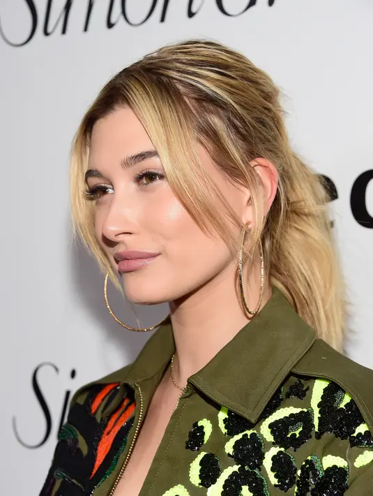 Hailey Baldwin dan Justin Bieber memang sudah dekat setahun yang lalu. Keduanya kerap menghabiskan waktu bersama. Namun, hubungan keduanya merenggang karena Hailey berkencan dengan Drake. (AFP/Bintang.com)