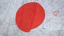 Bendera Jepang yang penuh dengan tulisan dukungan terbentang dalam laga semifinal Piala Asia Futsal 2026 melawan Timnas Futsal Indonesia di Indonesia Arena, Senayan, Jakarta, Kamis (05/02/2026). (Bola.com/Bagaskara Lazuardi)