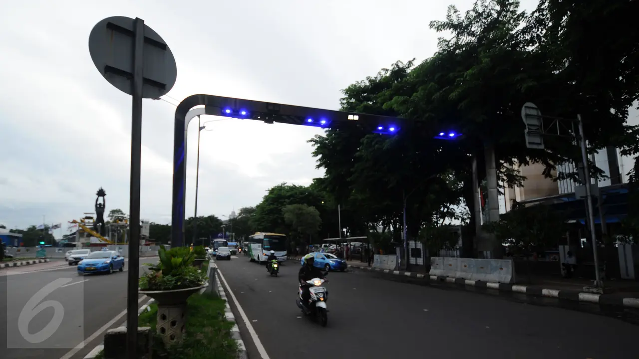 20151214-Belum Jelas Penerapannya, Gerbang ERP Jadi Pemanis Jalan Utama Ibukota