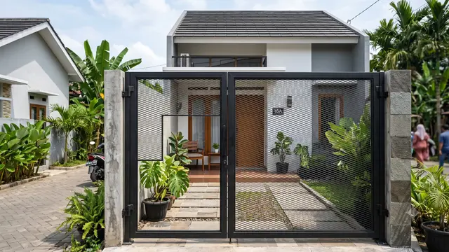 Gerbang Rumah Kecil dengan Desain Simpel Tapi Berkelas