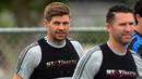 Mantan Kapten Liverpool dan Timnas Inggris, Steven Gerrard, mengikuti sesi latihan perdana LA Galaxy di Carson, California, AS. Rabu (8/7/2015) pagi WIB. (AFP PHOTO/Frederic J. Brown)
