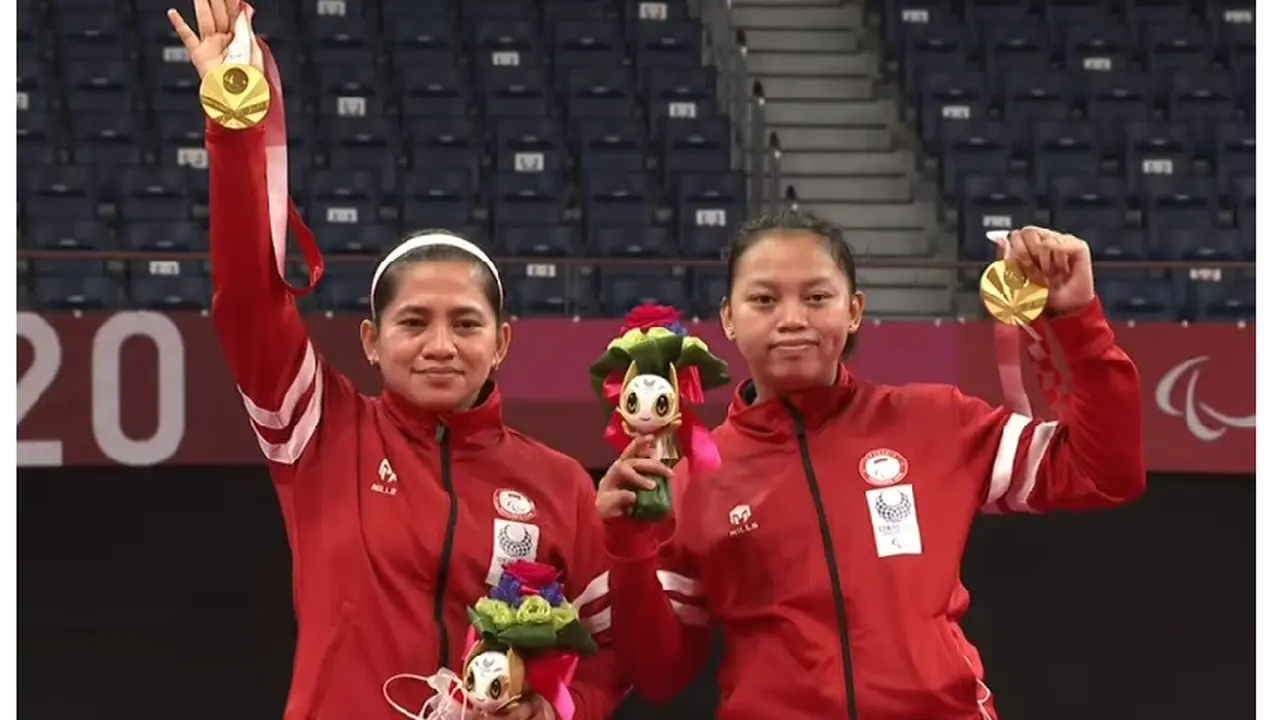 6 Potret Kemenangan Leani/Khalimatus Raih Emas Pertama di Paralimpiade Tokyo 2020