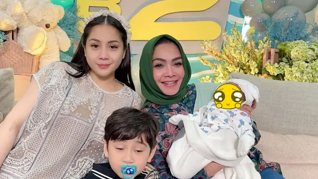 6 Momen Rieta Amilia Momong Baby Rayyanza Anak Raffi Ahmad dan Nagita, Penuh Bahagia