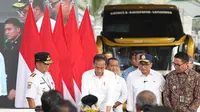 Presiden Joko Widodo tiba di Bandara APT Pranoto Samarinda dan disambut oleh Pj Gubernur Kaltim Akmal Malik, Rabu (28/2/2024).