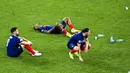 Reaksi para pemain Prancis usai kalah dari Swiss dalam adu penalti pada pertandingan babak 16 besar Euro 2020 di Stadion National Arena, Bucharest, Rumania, Selasa (29/6/2021). Swiss menyingkirkan Prancis usai menang 5-4 (3-3). (Daniel Mihailescu/Pool Photo via AP)