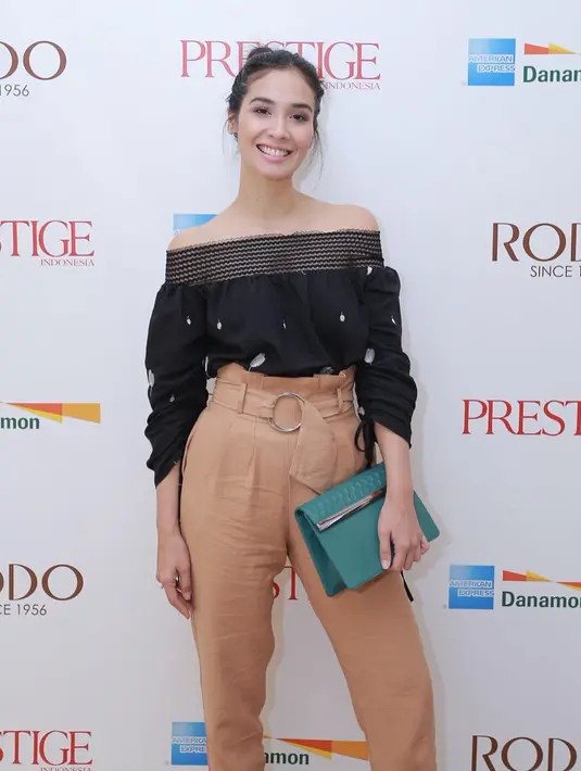 "Tahun ini masih promo Ku Lari Ke Pantai. Jadi saya juga nggak kemana-mana. Karena kan tayangnya 28 Juni. Paling libur Lebaran sebentar terus mulai promo lagi," tukas Marsha Timothy. (Foto: instagram.com/marshatimothy)