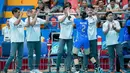 <p>Pemain Timnas bola voli putri Indonesia, Ratri Wulandari memasuki lapangan jelang dimulainya laga menghadapi Thailand pada laga putaran pertama SEA V League 2023 di Vinh Phuc Gymnasium, Hanoi, Vietnam, Jumat (4/8/2023). Indonesia kalah 0-3 (24-26, 24-26, 20-25) dari Thailand. (Dok. SEA V League 2023)</p>
