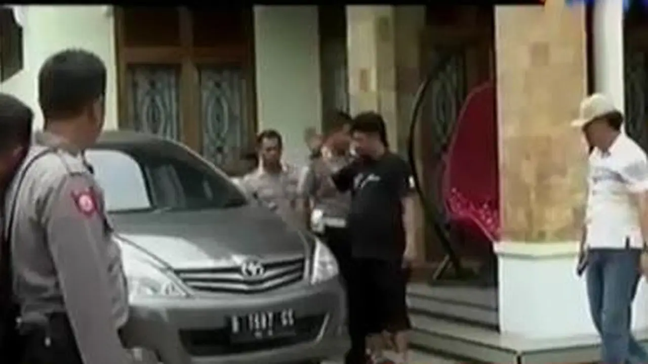 Polisi Geledah Rumah Istri Dimas Kanjeng di Probolinggo