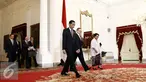 Presiden Joko Widodo mengantar Menteri Luar Negeri Republik Ceko Lubomir Zaoralek di Istana Merdeka, Jakarta, Kamis (25/2/2016). Dalam pertemuan tertutup tersebut membahas mengenai isu-isu global terkini. (Liputan6.com/Faizal Fanani)