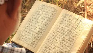Al-Qur’an adalah kitab suci bagi umat Islam yang akan mendapatkan hadiah pahala bagi siapa saja yang membacanya.