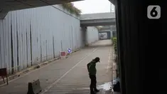 Suasana jalur terowongan atau lintas bawah Senen yang ditutup sementara di Jakarta, Senin (4/5/2020). Penutupan terowongan dari arah Cempaka Putih menuju ke Monas tersebut dilakukan selama 10 hari karena adanya proyek pengerjaan Underpass Senen Extension. (Liputan6.com/Immanuel Antonius)