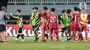 Pemain Timnas U-17 Indonesia, Jehan Pahlevi (tengah) terlihat kecewa usai dikalahkan Malaysia U-17 pada laga terakhir Kualifikasi Grup B Piala Asia U-17 2023 di Stadion Pakansari, Kab. Bogor, Jawa Barat, Minggu (9/10/2022). Timnas U-17 Indonesia finis di peringkat kedua klasemen Kualifikasi Piala Asia U-17 2023 usai menelan kekalahan 1-5 pada laga terakhir Grup B kontra Malaysia. (Liputan6.com/Helmi Fithriansyah)