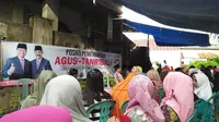 Cagub Sulsel, Agus Arifin Nu'mang kampanye dialogis dihadapan emak-emak di Kelurahan Panaikang, Makassar (Liputan6.com/ Eka Hakim)