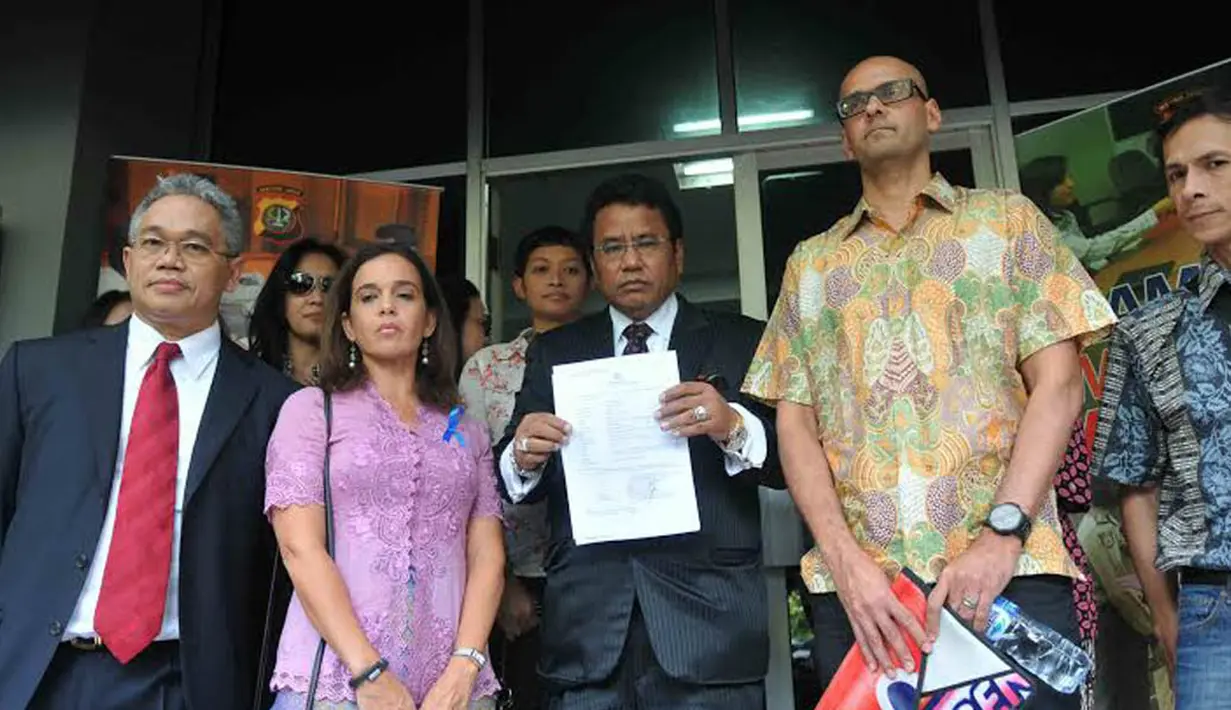 Dalam keterangannya yang disampaikan usai melapor ke SPK, Hotman melaporkan orangtua siswa tersebut dengan tuduhan fitnah dan pencemaran nama baik (Liputan6.com/ Johan Tallo)  