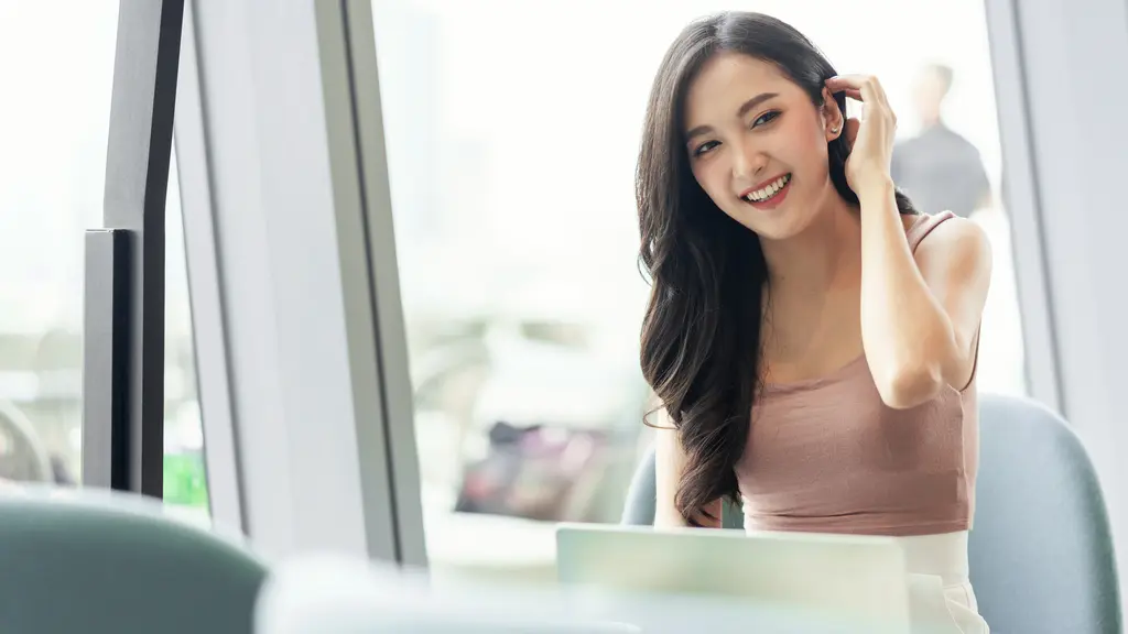 Ilustrasi cantik bikin jatuh cinta/copyright freepik.com/lifestylememory