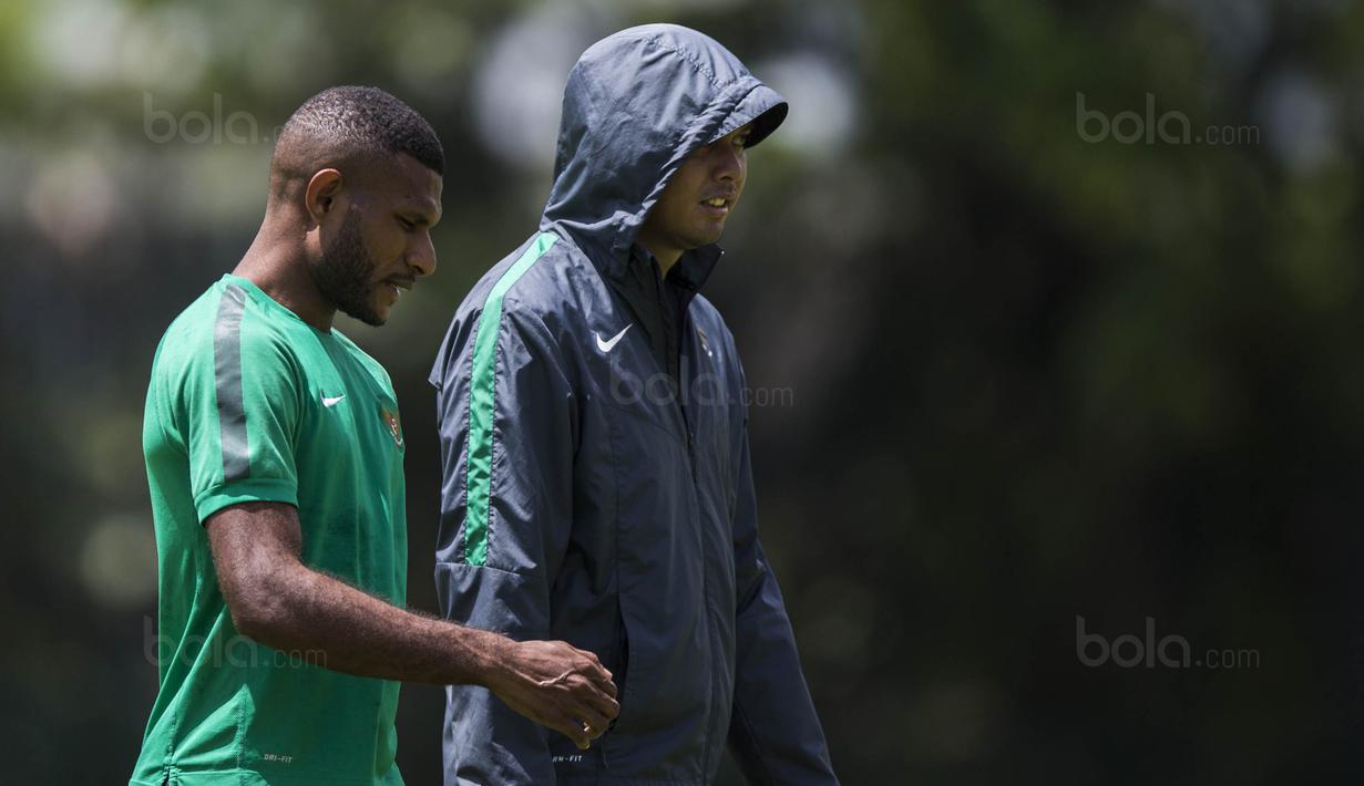 Striker Timnas Indonesia, Marinus Wanewar, latihan terpisah di Padang Kelab Aman, Kuala Lumpur, Rabu (16/8/2017). Indonesia akan menghadapi Filipina pada laga kedua Grup B SEA Games 2017. (Bola.com/Vitalis Yogi Trisna)