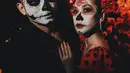 Sementara itu, Tiko tampil gagah dengan mengenakan pakaian hitam, menghadirkan nuansa misterius yang memikat.  [@itsmebcl].