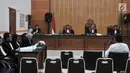 Suasana sidang perdana dengan terdakwa Hercules Rosario Marshal di PN Jakarta Barat, Rabu (16/1). Hercules didampingi oleh 10 pengacara. (Merdeka.com/Iqbal Nugroho)