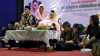 Shinta Nuriyah Abdurrahman Wahid, istri almarhum Presiden ke-4 Republik Indonesia KH Abdurrahman Wahid (Gus Dur), melakukan sahur bersama warga lintas agama. (Liputan6.com/Dian Kurniawan)