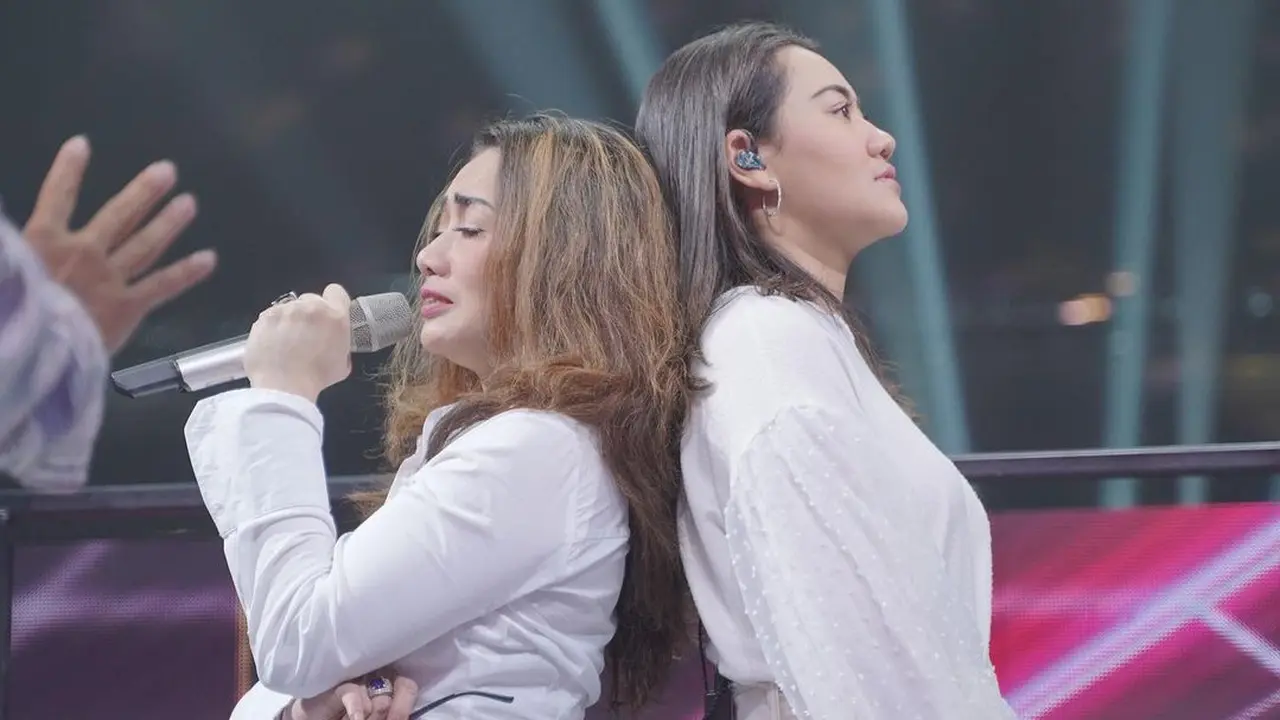 [Fimela] Aaliyah Massaid dan Reza Artamevia