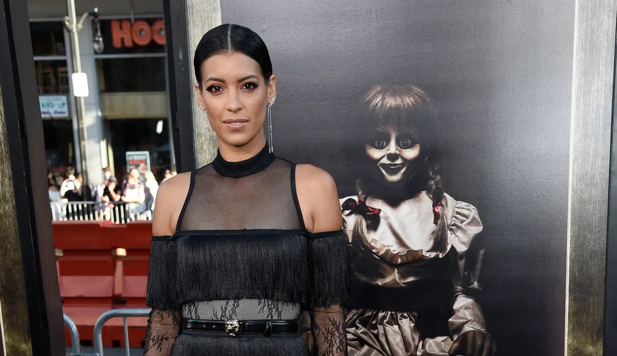 Stephanie Sigman tiba di pemutaran perdana "Annabelle: Creation" Los Angeles di TCL Chinese Theatre (7/8). (Photo by Chris Pizzello/Invision/AP)