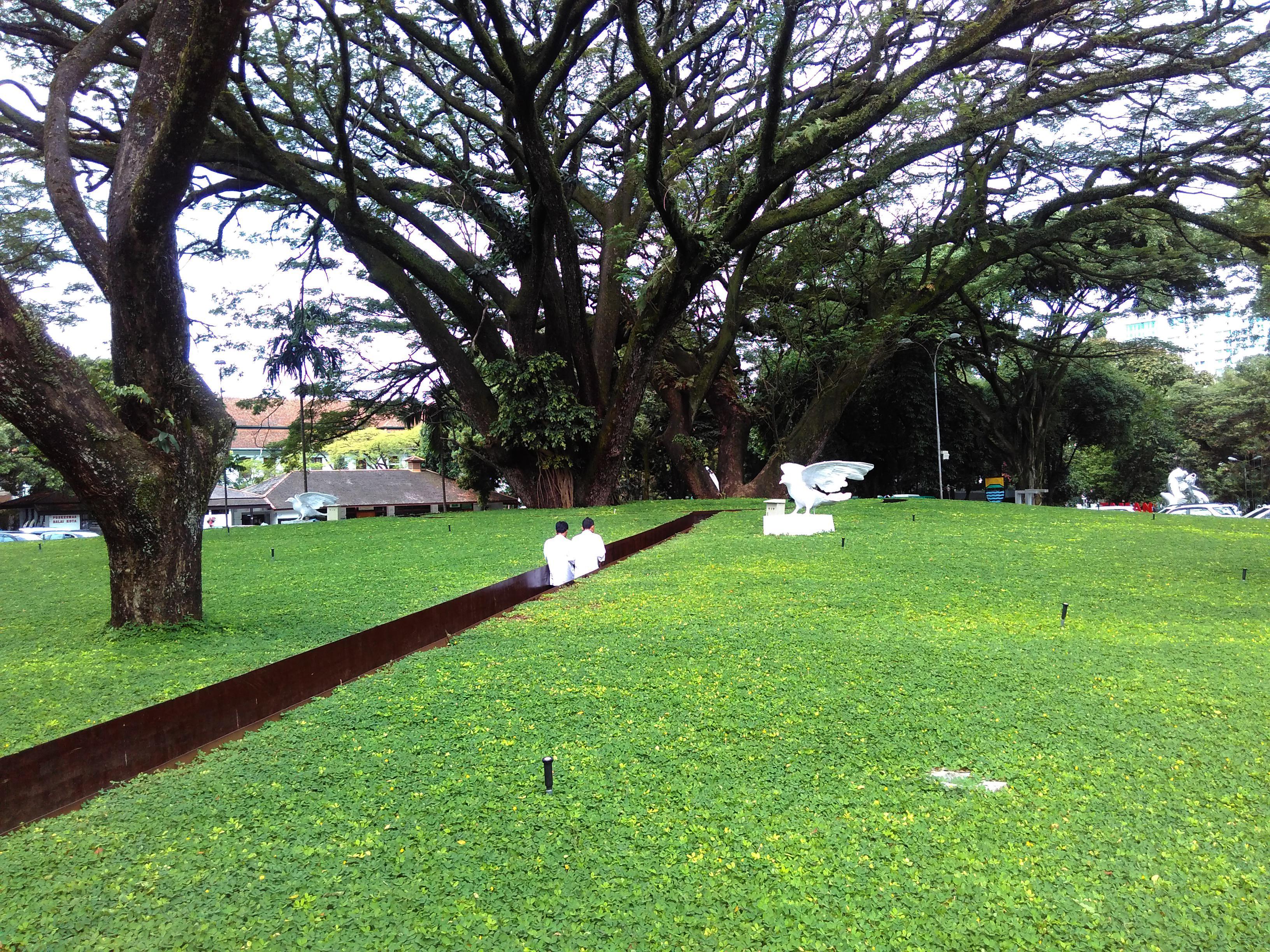 Lokasi ngabuburit tempo dulu di Kampung Pangumbahan, Jalan Perintis Kemerdekaan dan Balai Kota Bandung, Jawa Barat. (Liputan6.com/Arie Nugraha)