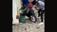 Tak Terima Helmnya Dicuri, Mahasiswa UMK Ini Hantam Motor Pelaku Sampai Rusak