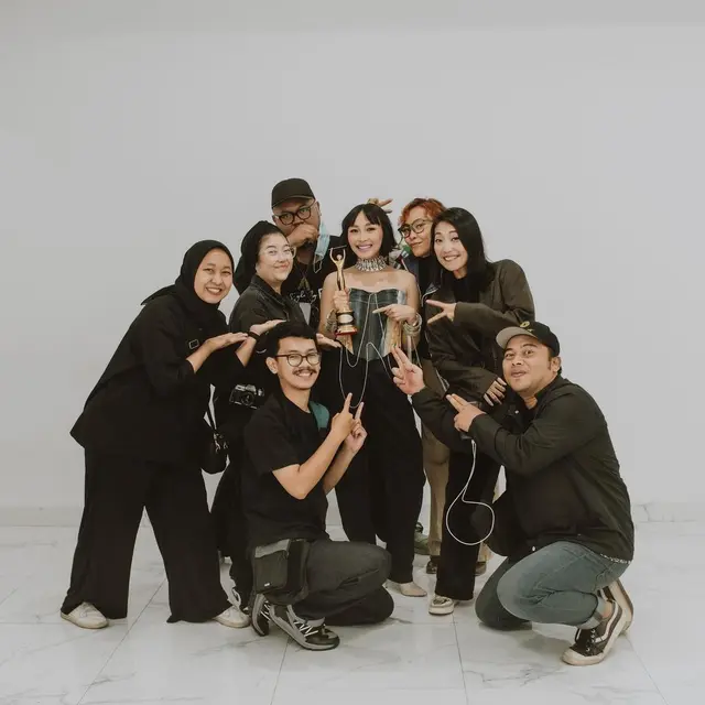 7 Potret Rinni Wulandari Pamer Baby Bump, Umumkan Kehamilan Kedua