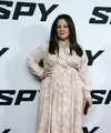Banyak selebriti wanita yang berbondong-bondong melakukan diet demi mendapatkan tubuh langsing. Namun lain halnya dengan Melissa McCarthy yang tampil percaya diri dengan tubuh gemuknya. (Bintang/EPA)