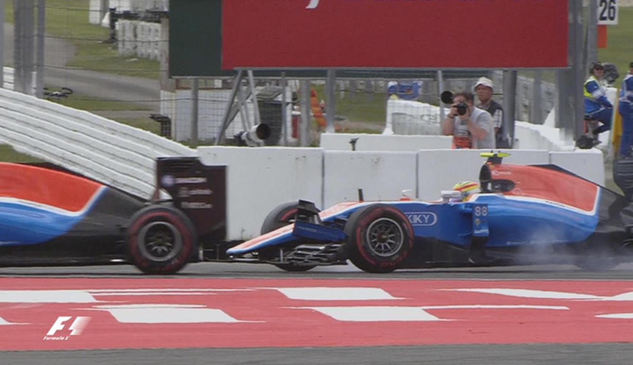 Pebalap Manor Racing asal Indonesia, Rio Haryanto, mengalami kerusakan sayap depan di lap ke-7 balapan F1 GP Jerman di Sirkuit Hockenheim, (31/7/2016). (Bola.com/Twitter/F1)