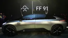 Mobil listrik Faraday Future FF 91 saat diluncurkan dalam acara peresmian yang digelar di CES di Las Vegas, Nevada (3/1). Mobil bertenaga 1.050 horse power ini dilengkapi peralatan kamera sensor yang canggih. (AFP PHOTO / Frederic J.Brown)