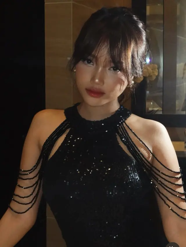 Fuji An Dibalut Long Dress Hitam Manik-Manik di Ulang Tahun Willie Salim dan Vilmei .[@fuji_an]