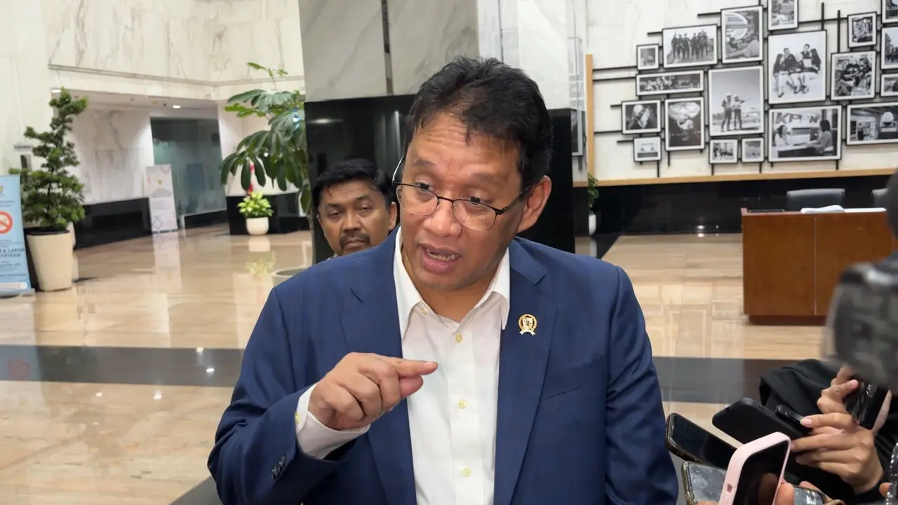 Menteri Keuangan (Menkeu) Purbaya Yudhi Sadewa di kantor Kementerian Keuangan
