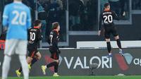Pemain Como, Martin Baturina, merayakan gol yang dicetaknya ke gawang Lazio dalam laga giornata 21 Serie A Liga Italia di Stadio Olimpico, Roma, Selasa (20/1/2026) dini hari WIB. Como menang 3-0 atas Lazio dalam laga ini. (Alfredo Falcone/LaPresse via AP)