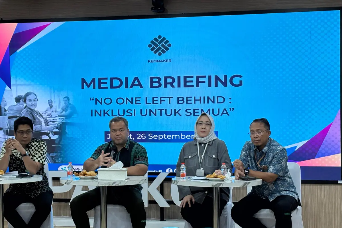 Kepala Pusat Pasar Kerja Kemnaker, Surya Lukita Warman saat Media Briefing di kantor KarirHub Kemnaker, Jakarta, Jumat (26/9/2025). (Foto: Liputan6.com/Tira Santia)