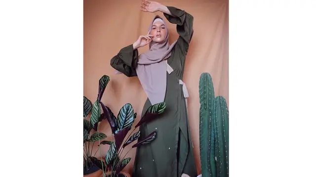 6 Gaya Berhijab Mikaila Patritz, Ratu Vampir di Sinetron GGS yang Sudah Mualaf