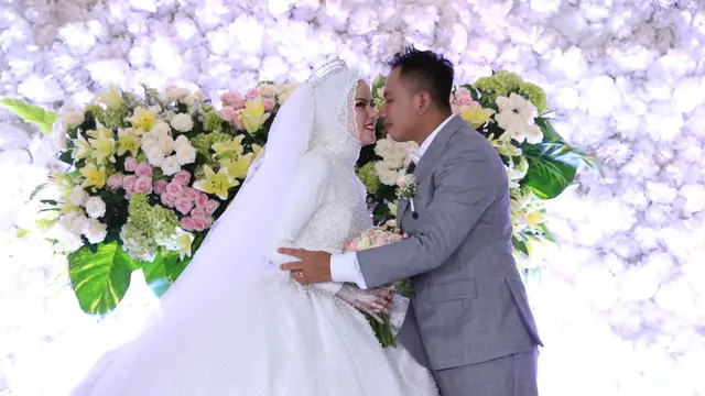 [Bintang] Vicky Prasetyo dan Angel Lelga