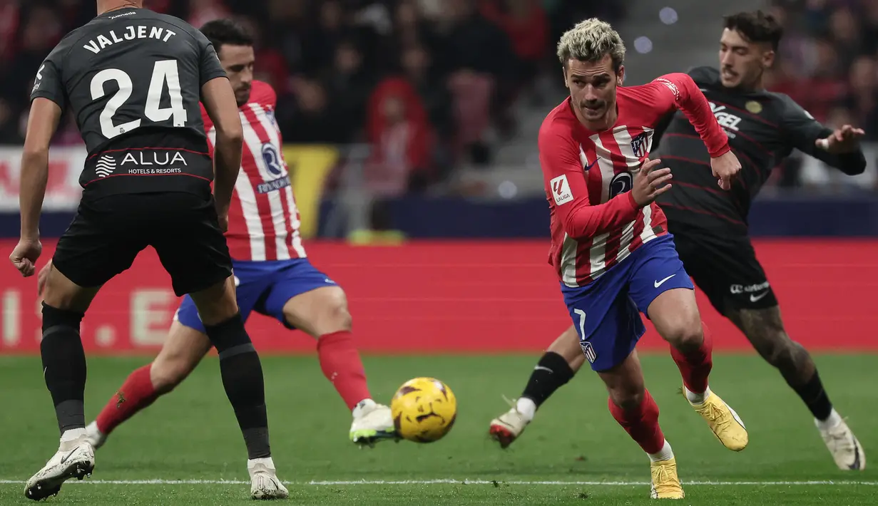 <p>Gol tunggal Antoine Griezmann pada menit ke-64 sukses memastikan Atleti meraih tiga poin di depan pendukungnya. (Thomas COEX / AFP)</p>