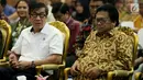 Ketua DPD, Oesman Sapta Odang dan Menkumham Yasonna Laoly menghadiri rembuk nasional di Gedung Nusantara, Komplek Parlemen, Jakarta, Rabu (18/10). Acara bertema "Membangun Harmonisasi Legislasi Nasional dan Legislasi Daerah".  (Liputan6.com/Johan Tallo)