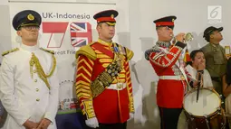 Musisi militer dari Inggris bermain musik di terowongan kereta Mass Rapid Transit (MRT) Kendal, Jakarta, Jumat (21/6/2019). Kegiatan dalam rangka HUT Ke-492 Kota Jakarta merupakan kerjasama PT MRT Jakarta dan Kedutaan Besar Inggris untuk Indonesia. (merdeka.com/Imam Bukhori)