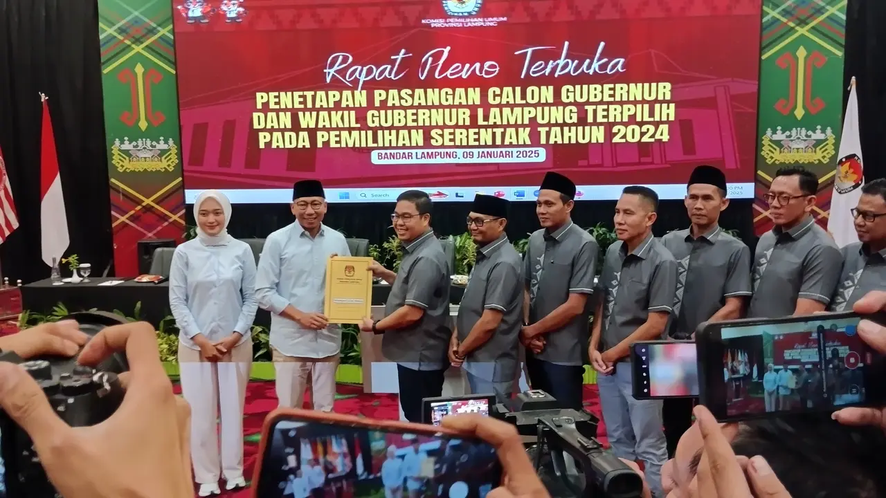 KPU menetapkan Rahmat Mirzani Djausal dan Jihan Nurlela sebagai Gubernur dan Wakil Gubernur Lampung. Foto : (Liputan6.com/Ardi).