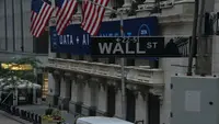 Wall Street Perkasa: Perjalanan Dow Jones Sentuh Rekor Baru 50.000
