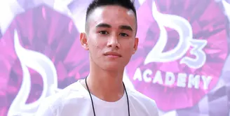 Banyak ilmu yang didapatkan Ilham asal Polewalimandar, saat mengikuti Ajang pencarian bakat penyanyi dangdut, D'Academy 3. (Galih W. Satria/Bintang.com)