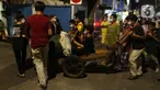 Warga menggelar takbiran keliling di kawasan Jalan Kartini, Sawah Besar, Jakarta, Rabu (12/5/2021) malam. Warga DKI Jakarta dilarang melakukan takbiran keliling pada malam Idul Fitri 1442 Hijriah. (Liputan6.com/Herman Zakharia)