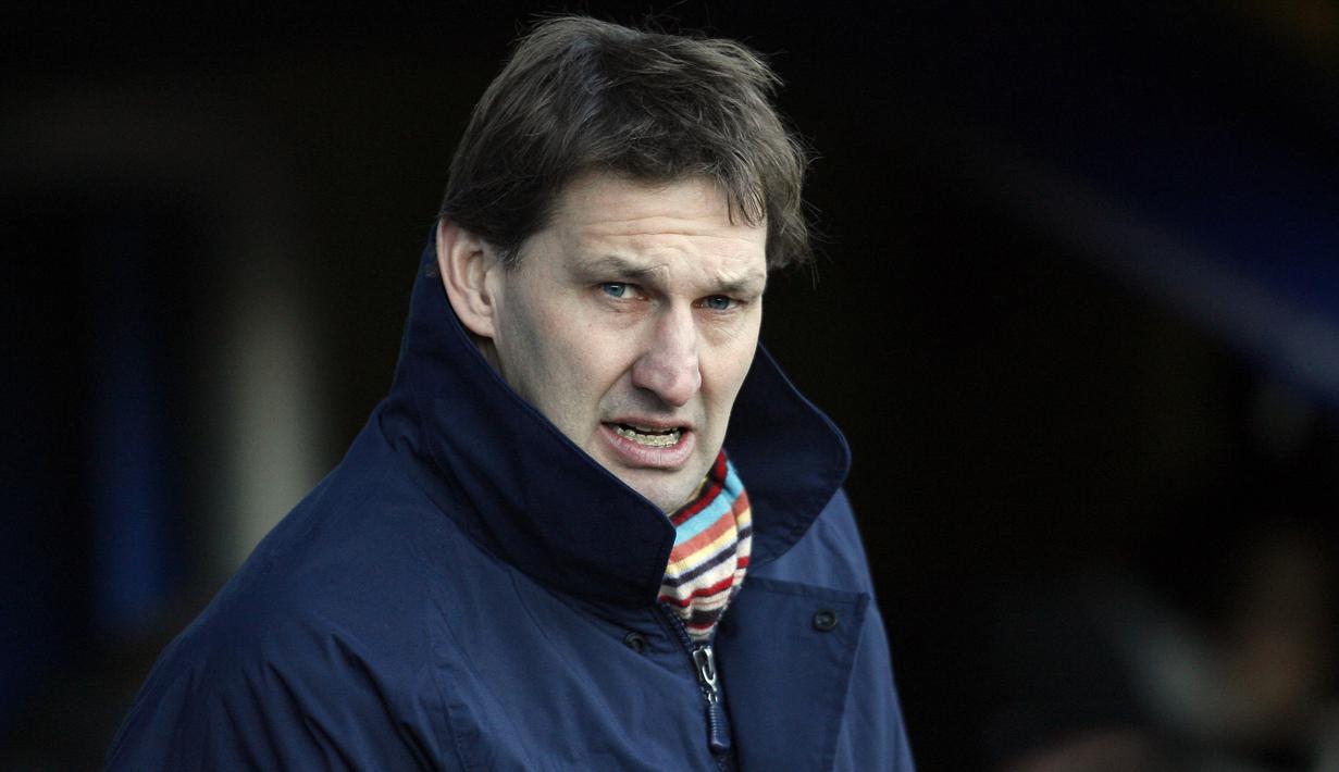 Mulai dipenjara pada 19 Desember 1990, Tony Adams dibebaskan pada 15 Februari 1991 usai menjalani setengah dari total masa hukumannya selama 4 bulan. (AFP/Ian Kington)