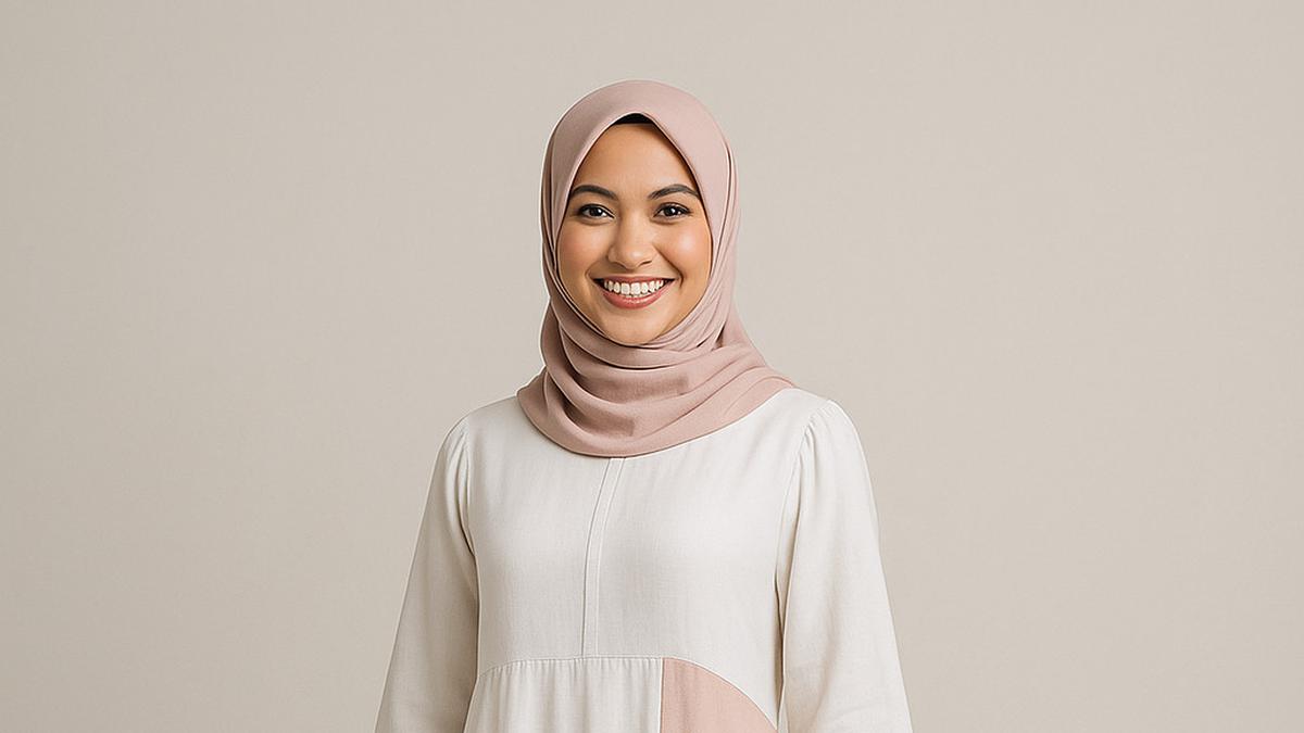 8 Pilihan Gamis Warna Putih &amp; Pastel yang Lagi Tren untuk Maulid Nabi 2025, Tampil Simpel tapi Berkelas