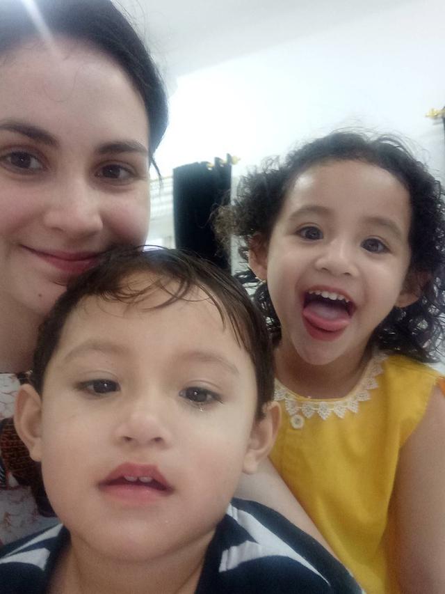 6 Potret Kebersamaan Arumi Bachsin dan Kedua Anaknya